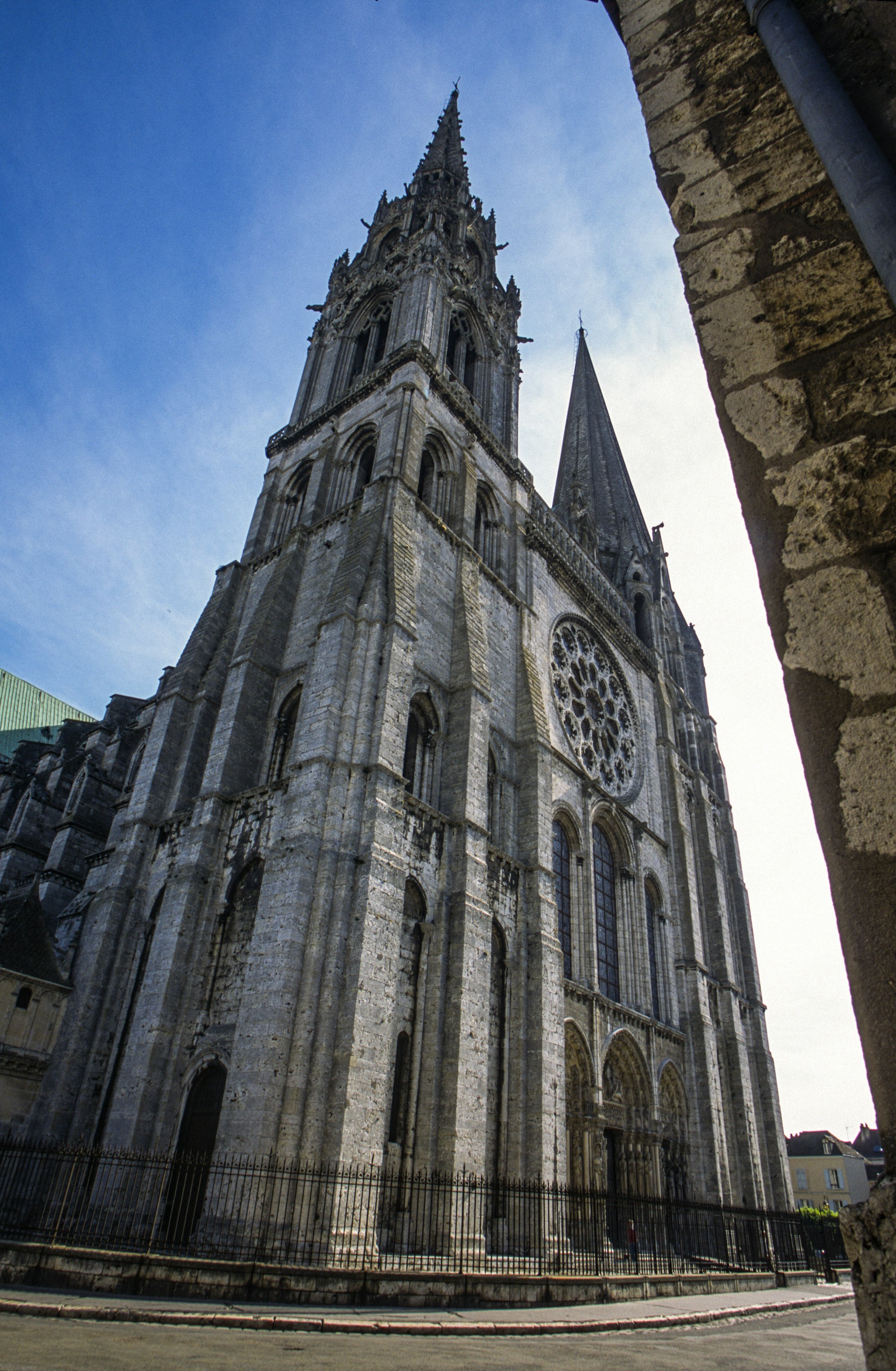 Chartres: Le Grand Monarque, a former coaching inn at the foot of the cathedral