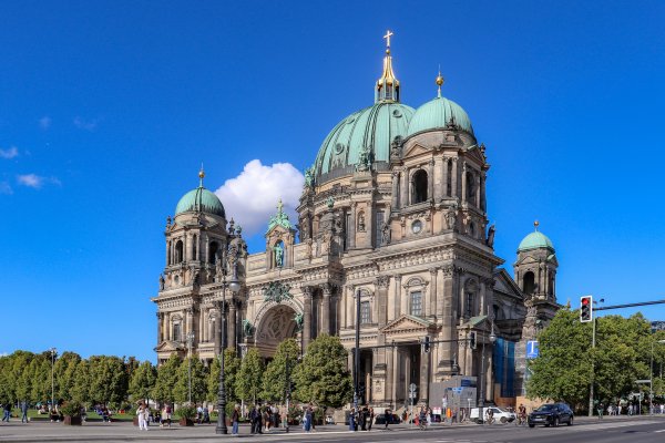 Berlin - Between history and modernity, Berlin fascinates by its cultural dynamism and emblematic monuments charged with emotion.
