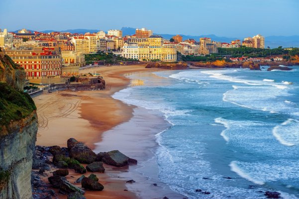 Biarritz - Entdecken Sie die Eleganz der Belle Époque Architektur und die Freuden der baskischen Küche in Biarritz.
