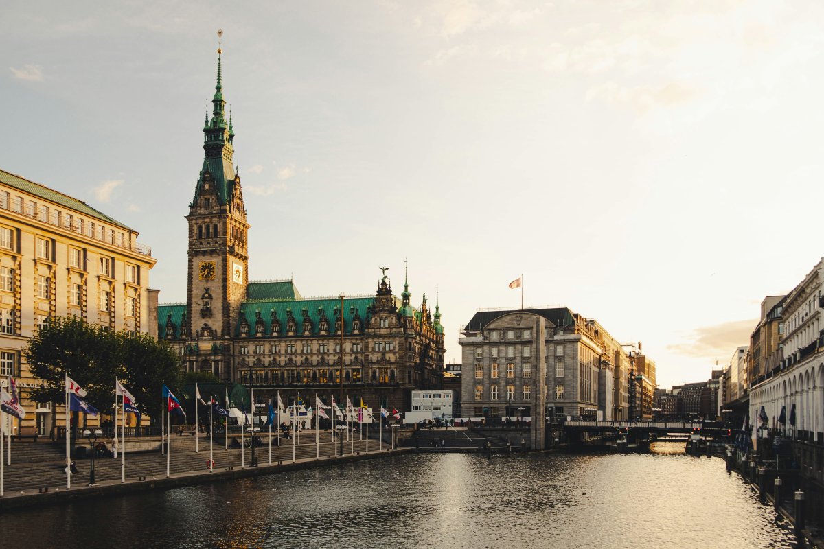From the romantic banks of the Rhine to the majestic peaks of the Alps, Germany awaits you for an unforgettable adventure in the heart of Europe.