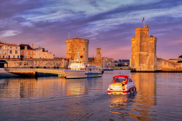 La Rochelle - La Rochelle, ein lebendiger mittelalterlicher Hafen, verführt durch seine Türme, malerische Gassen und maritime Atmosphäre.