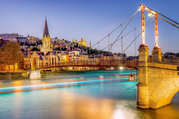 Lyon - Entdecken Sie Lyons historische Seele durch seine malerischen Straßen und exquisite Küche.