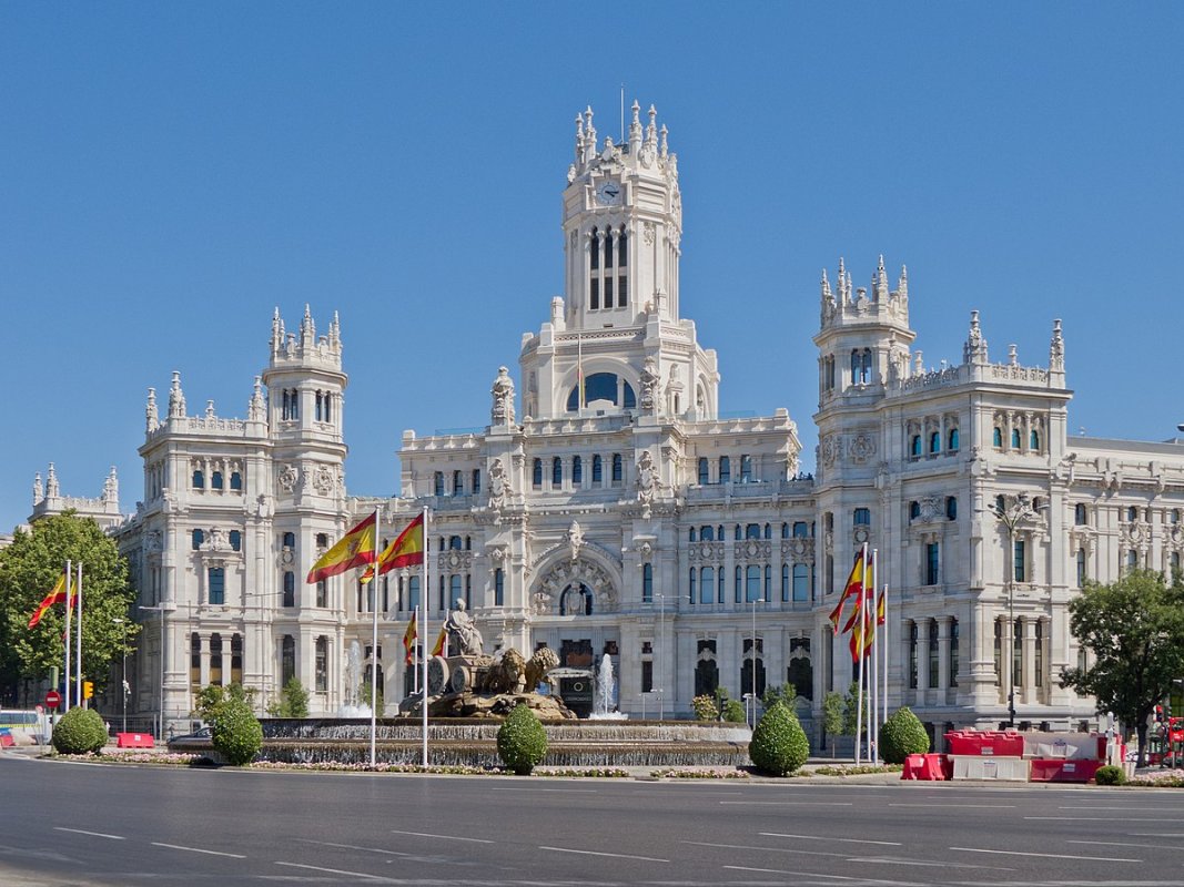 Découvrez l'Espagne, un monde ensoleillé où l'histoire, la culture vibrante et la joie de vivre vous promettent une expérience inoubliable.
