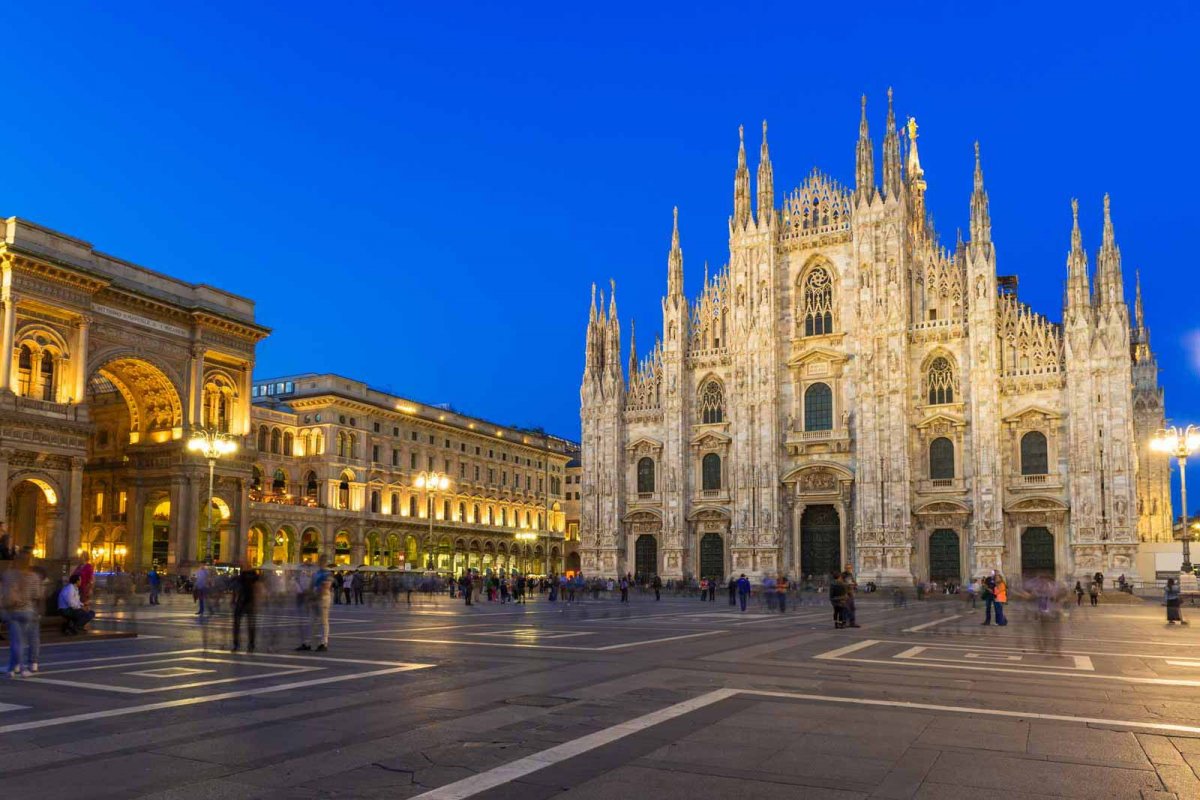 Erleben Sie La Dolce Vita in Italien, wo jede gepflasterte Straße, jeder delikate Geschmack und jeder Moment die italienische Lebenskunst verkörpert.
