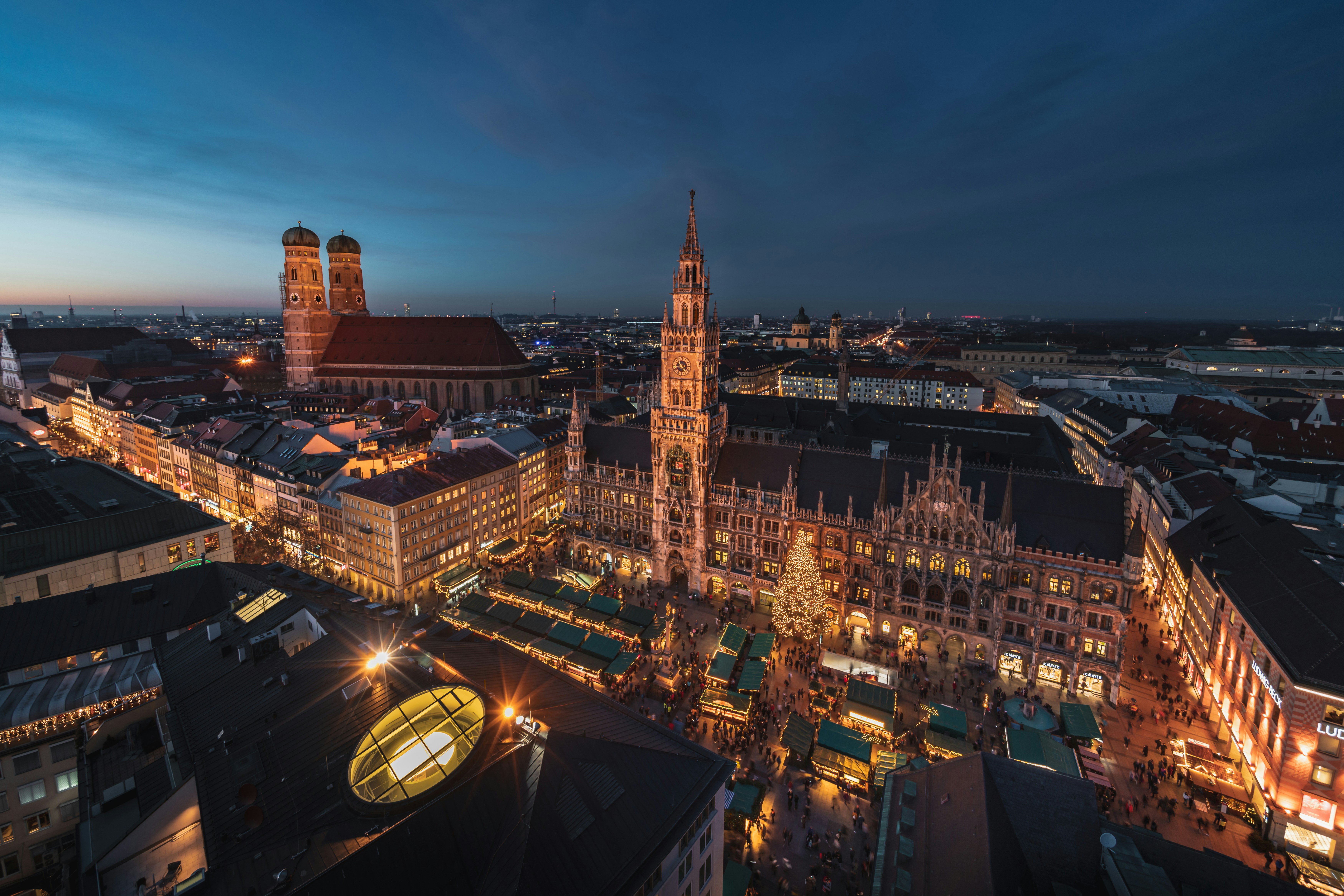 From the romantic banks of the Rhine to the majestic peaks of the Alps, Germany awaits you for an unforgettable adventure in the heart of Europe.