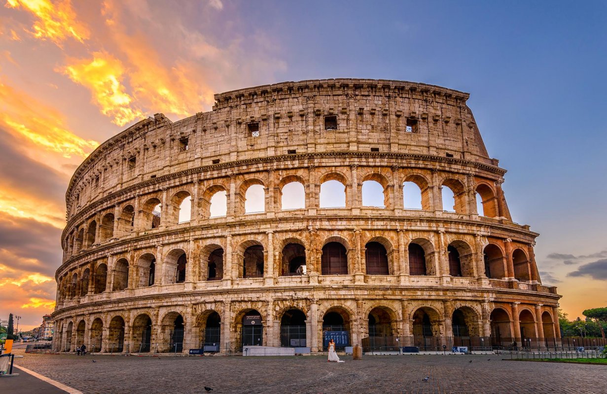 Erleben Sie La Dolce Vita in Italien, wo jede gepflasterte Straße, jeder delikate Geschmack und jeder Moment die italienische Lebenskunst verkörpert.