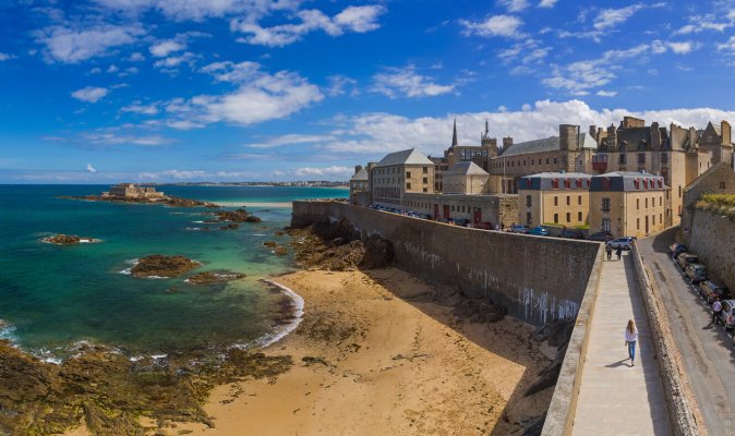 Saint Malo - Saint-Malo, Zitadelle mit imposanten Rampen, bietet seine goldenen Strände und eine Reise in die bretonische Meeresgeschichte.