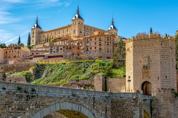 Toledo - Toledo, Spaniens ehemalige Hauptstadt, fasziniert mit seiner Mischung aus christlicher, muslimischer und jüdischer Architektur.