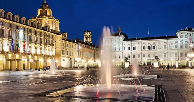 Turin - Dominant von den Alpengipfeln verführt Turin durch seine königliche Eleganz und seine großen historischen Plätze.