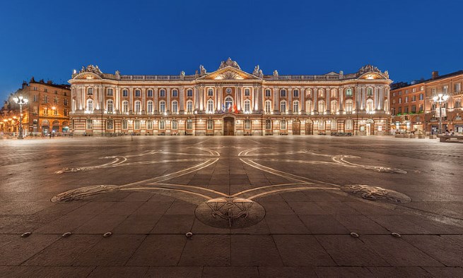 Toulouse - Toulouse, die rosa Stadt, fasziniert mit seiner prächtigen mittelalterlichen Architektur und malerischen Gassen.