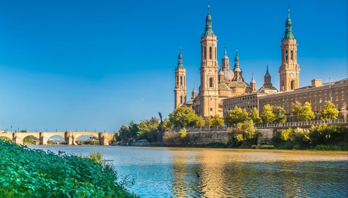 Zaragoza - Entdecken Sie Zaragoza, die Perle des Ebro mit der Pilar-Basilika als ein wesentliches Juwel.