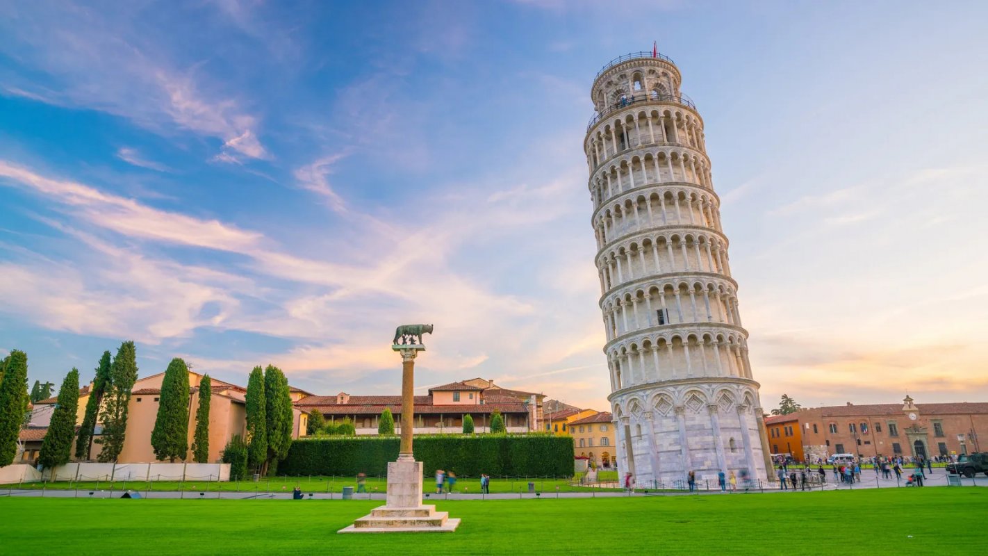 Erleben Sie La Dolce Vita in Italien, wo jede gepflasterte Straße, jeder delikate Geschmack und jeder Moment die italienische Lebenskunst verkörpert.