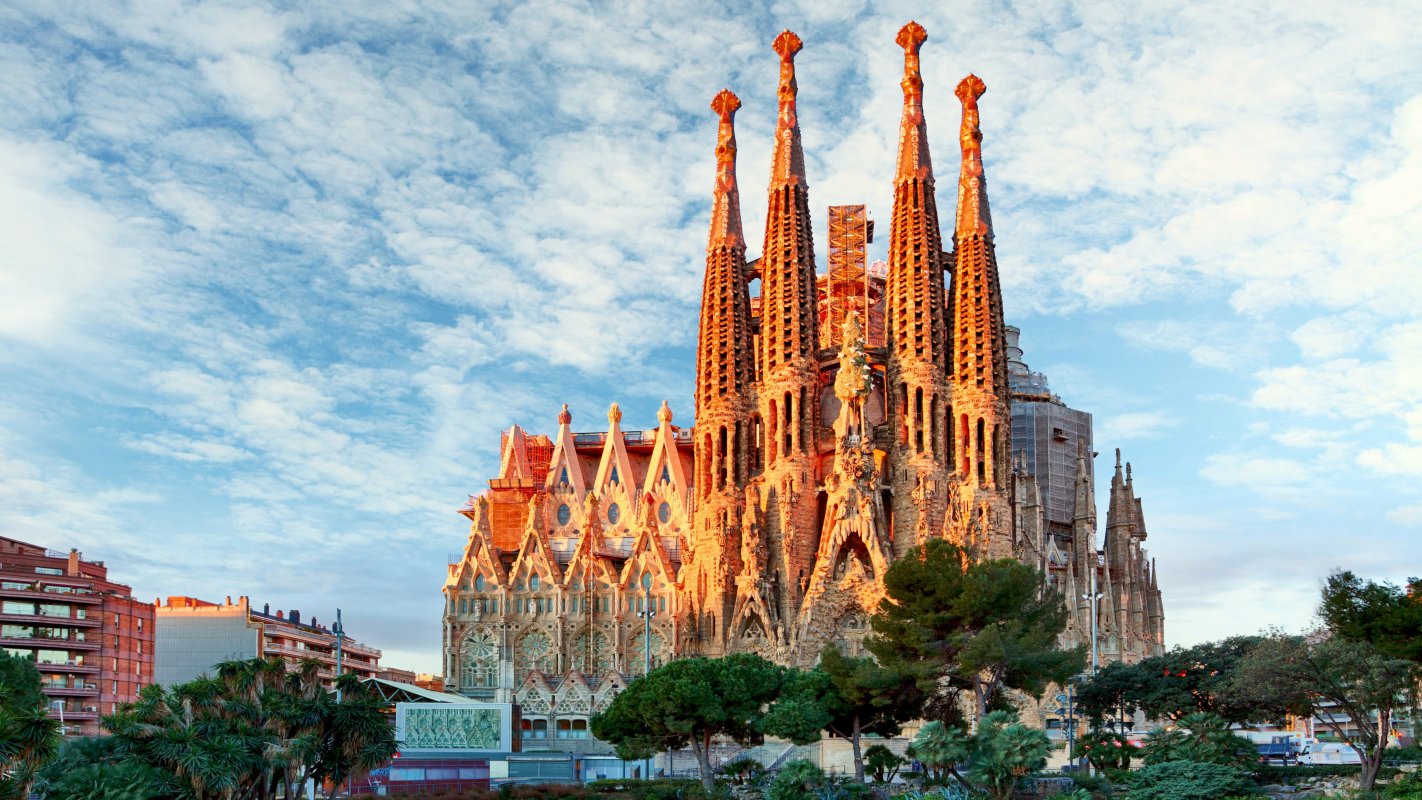 Entdecken Sie Spanien, eine sonnige Welt, in der Geschichte, lebendige Kultur und Lebensfreude Ihnen ein unvergessliches Erlebnis versprechen.