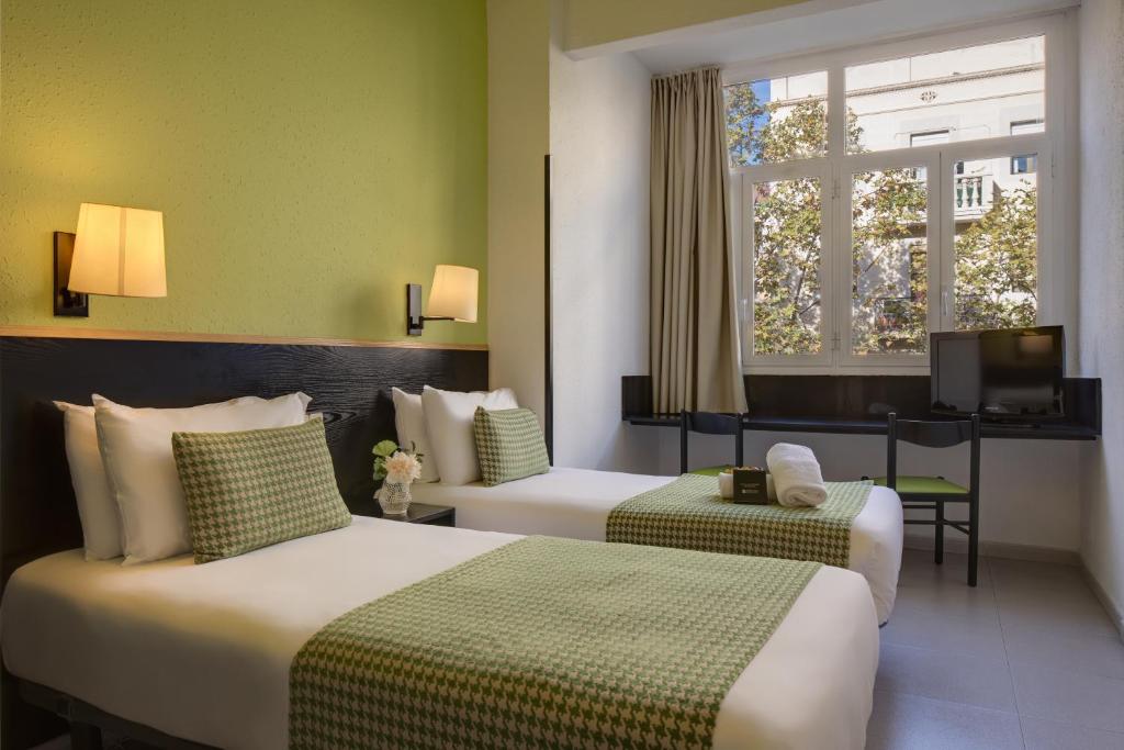 H TOP BCN City se encuentra junto al impresionante Hospital Sant Pau y a 10 minutos a pie de la Sagrada Familia. Ofrece habitaciones con aire acondicionado y...