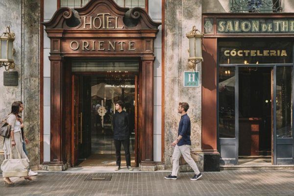 Oriente Atiram, Barcelona