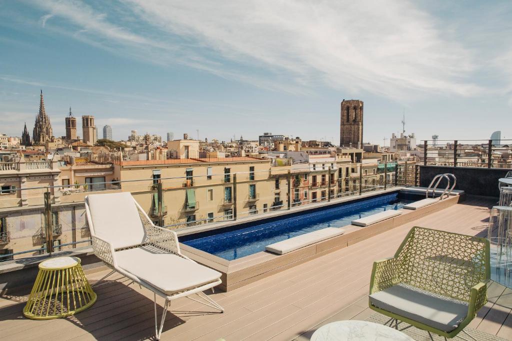 In diesem 5-Sterne-Boutique-Hotel in Las Ramblas erwartet Sie ein Dachpool und eine Bar mit fantastischer Stadtblick.