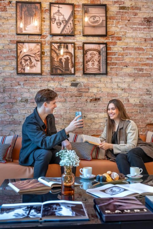 SERMES Boutique Carlit L'hôtel est situé à Barcelone, à 900 mètres de l'emblématique basilique Sagrada Família et du boulevard Passeig de Gràcia.
