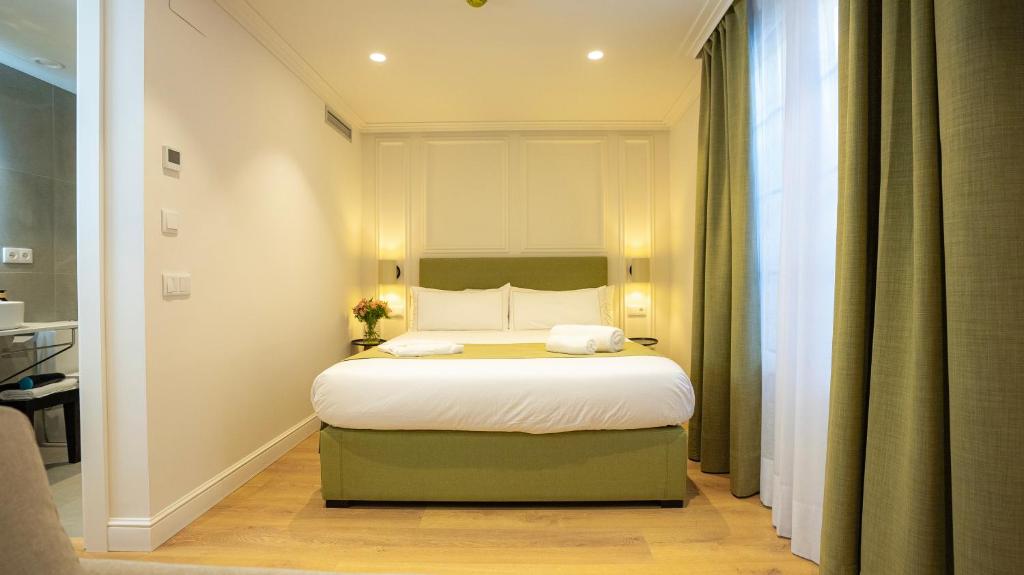 Situado em Barcelona e com a Praia de Sant Miquel a cerca de 2 km, a Casa Pince disponibiliza serviços de concierge, quartos para não fumadores, um restaurante, acesso Wi-Fi...