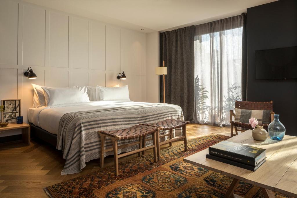 Das Hotel Casa Sagnier begrüßt Sie in attraktiver Lage in Barcelona mit klimatisierten Zimmern, einem Fitnesscenter, kostenfreiem WLAN und einer Terrasse.