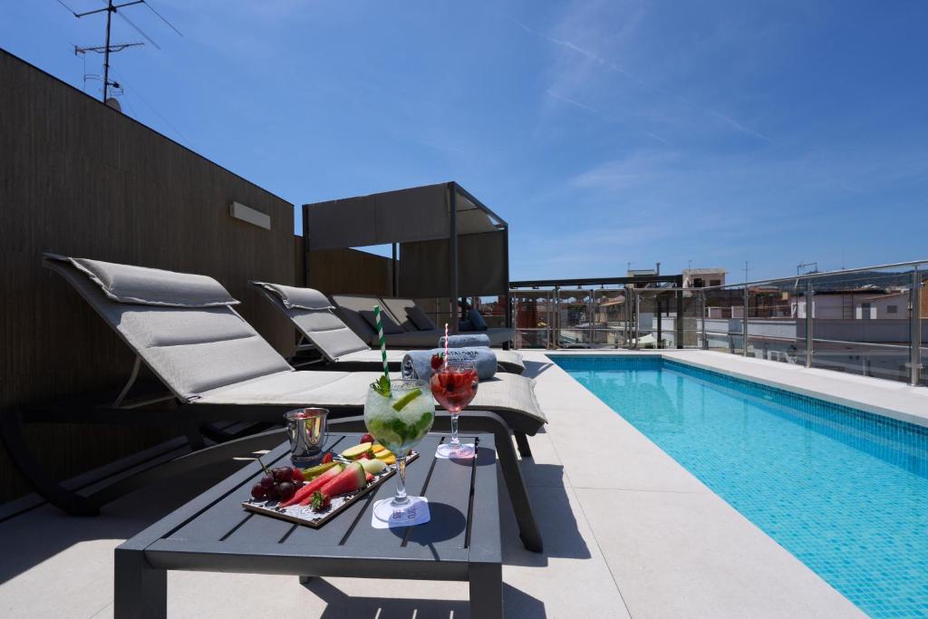 Catalonia Barcelona 505 offers spacious rooms with free Wi-Fi and an outdoor swimming pool in Barcelona’s Sant Gervasi area.