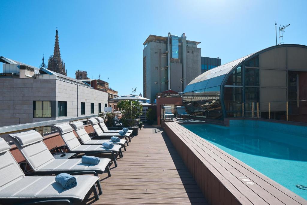 The Catalonia Catedral is set in a traditional Modernist building, just 100 metres from Barcelona Cathedral.