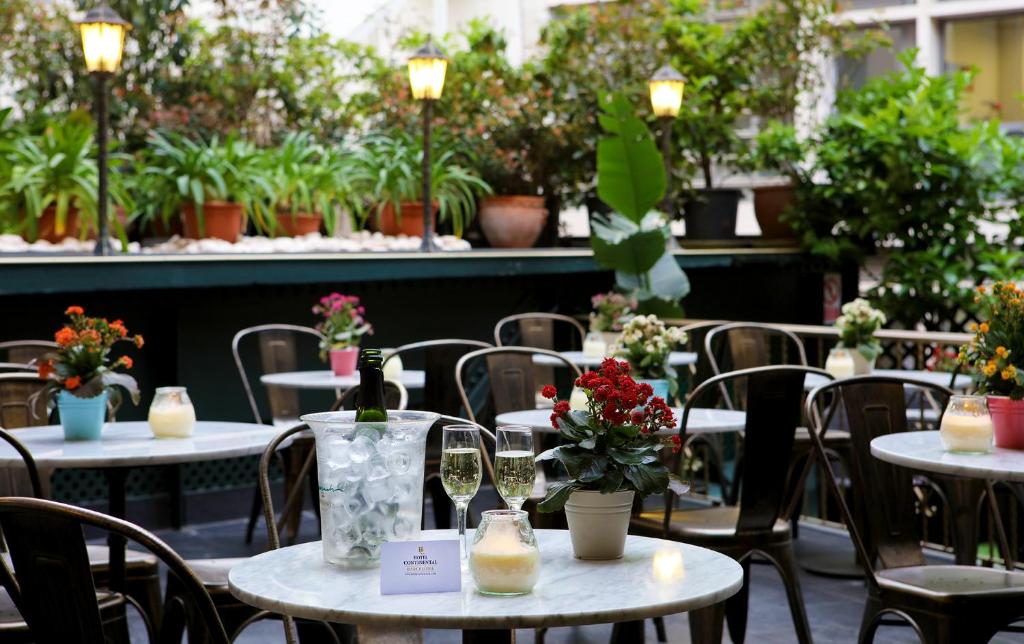 Set on Las Ramblas and next to Plaza Catalunya, the Hotel Continental offers charming rooms with free high-speed Wi-Fi and a fridge.