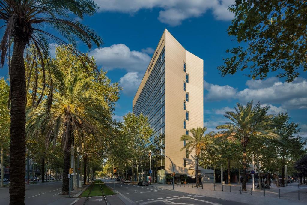 Four Points by Sheraton Barcelona Diagonal si trova a 350 metri dal centro commerciale Glòries, nel moderno quartiere 22@ di Barcellona.