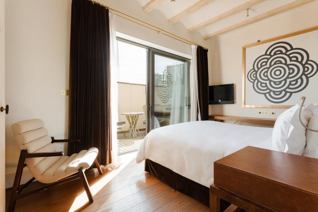 Situato su Plaza Reial e appena fuori Las Ramblas, il DO Plaça Reial alimentato da Sonder offre un centro benessere, una piscina all'ultimo piano e camere eleganti.