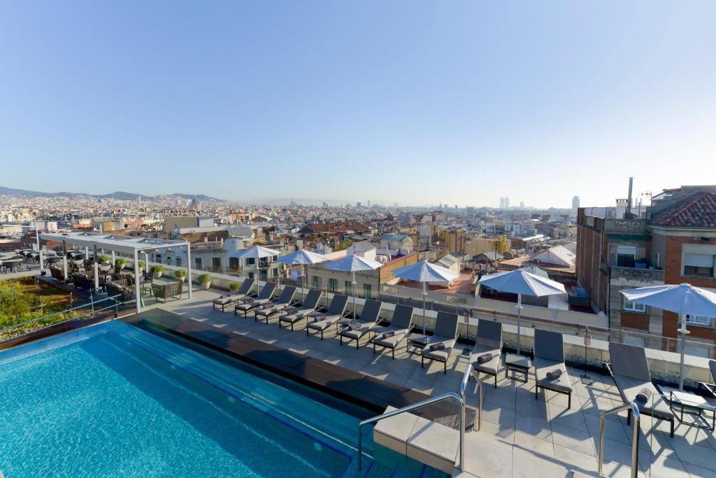 Situato a 200 metri dalla Fontana Magica di Barcellona, l'elegante InterContinental Barcelona, l'IHG Hotel offre camere spaziose con TV a schermo piatto e...
