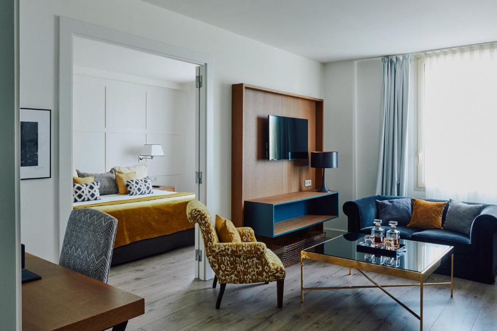 Situato appena fuori dal Passeig de Gracia di Barcellona, Gallery Hotel 4 Sup offre una sauna gratuita e una palestra, e una terrazza panoramica stagionale con piscina e vista sulla città.