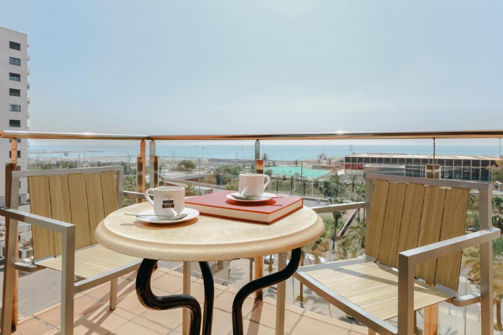 El Hesperia Barcelona del Mar, situado en primera línea de mar, ofrece habitaciones elegantes con conexión WiFi gratuita y...