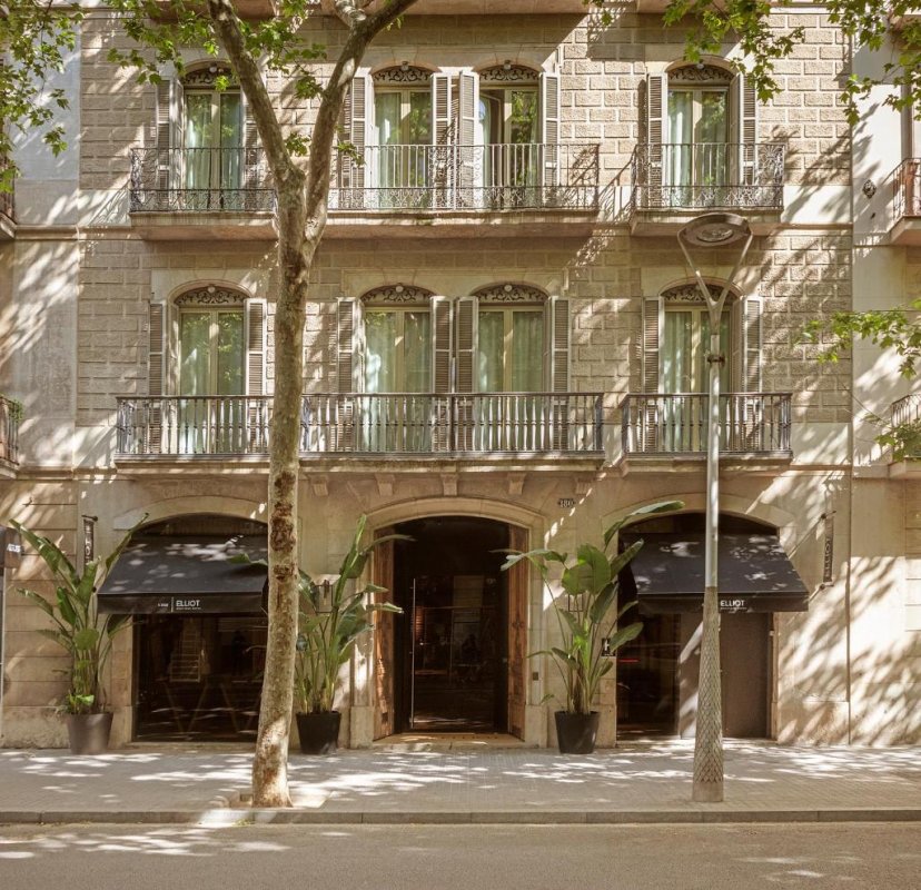 Die Casa Elliot by Bondia Hotel Group befindet sich im Zentrum von Barcelona, weniger als 10 Gehminuten von Plaça de Catalunya und Las Ramblas entfernt.
