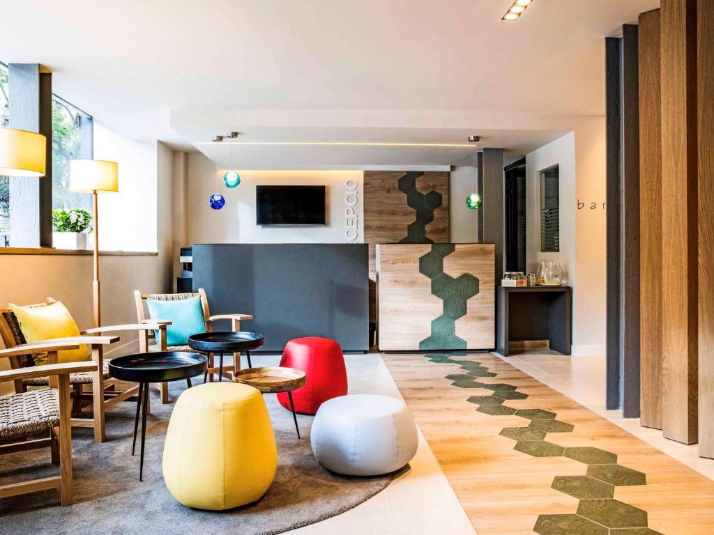Das ibis Styles Barcelona Centre liegt im Stadtteil Eixample von Barcelona, weniger als 1 km von der Casa Batllo, 15 Gehminuten von der...