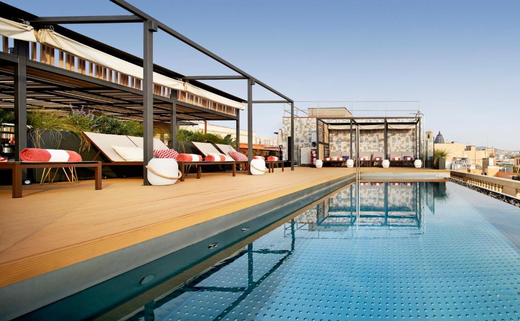 The Kimpton Vividora Hotel, an IHG Hotel is located in the Gothic Quarter of Barcelona, ​​a short walk from the Plaça Catalunya metro station and in the...