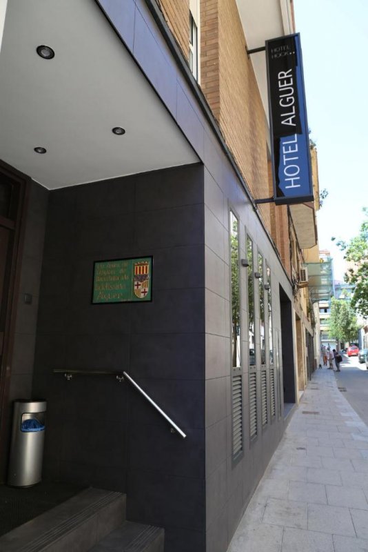 Hotel L’Alguer Nou si trova a soli 500 metri dallo stadio Camp Nou del FC Barcelona e a 220 metri dalla stazione della metropolitana Collblanc.