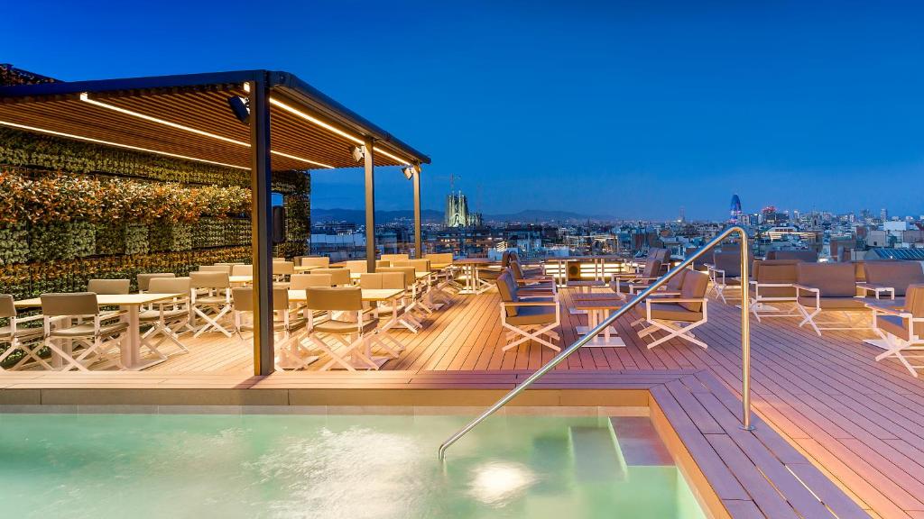 Hôtel Majestic & Spa Barcelone GL propose un hébergement luxueux dans un bâtiment néoclassique sur le Passeig de Gràcia.