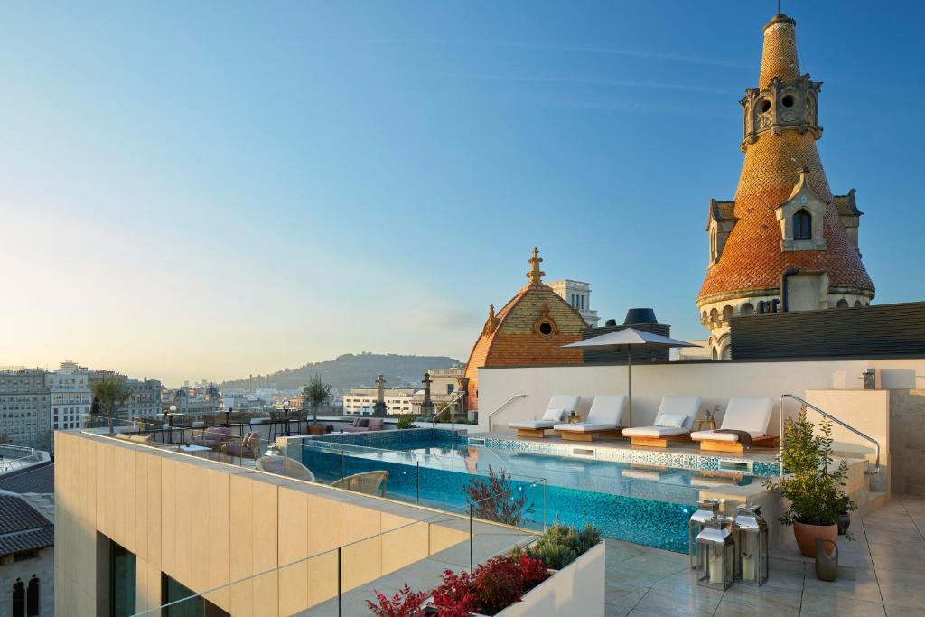 In günstiger Lage in Barcelona bietet ME Barcelona klimatisierte Zimmer, eine Terrasse, kostenfreies WLAN und ein Restaurant.