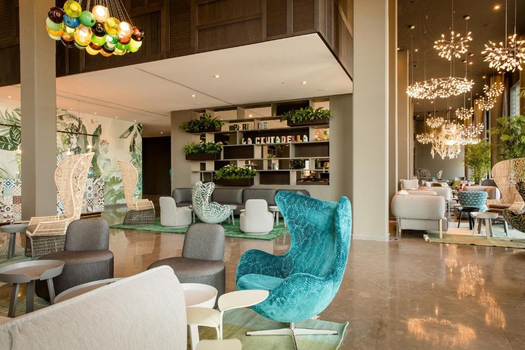 Situé dans le quartier Born de Barcelone, juste à côté Ciutadella Park, le Motel One Barcelona-Ciutadella propose des chambres modernes et climatisées avec une salle de...