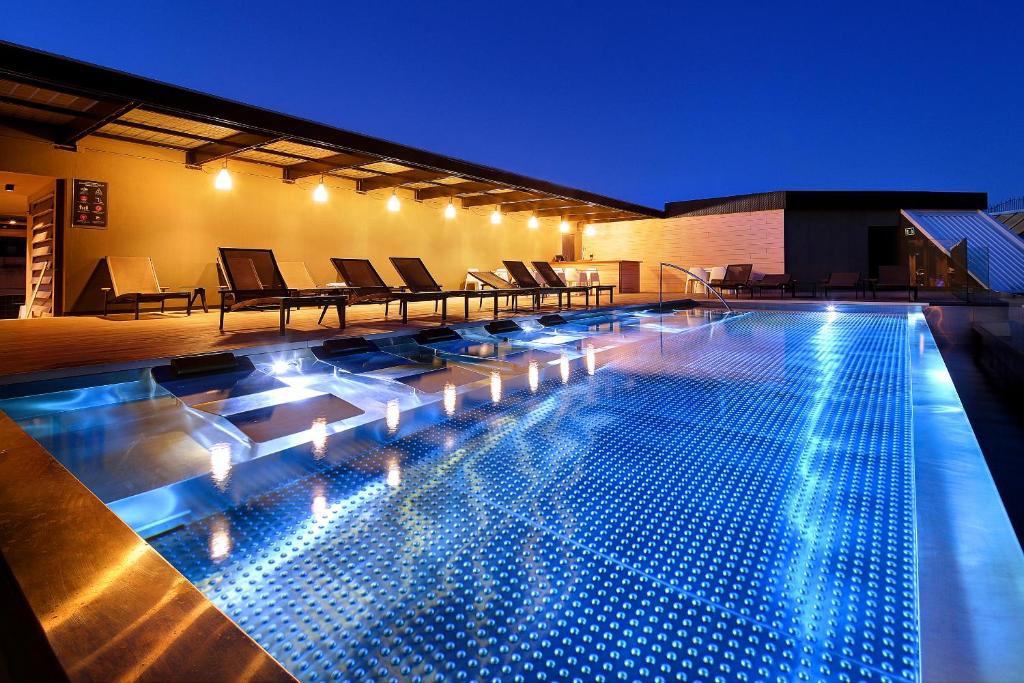 Offering an outdoor swimming pool, Olivia Balmes Hotel is set 400 metres from Barcelona’s Passeig de Gracia, in the elegant Eixample neighbourhood.