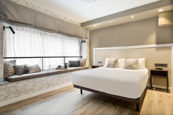 Acta Splendid, Barcelona