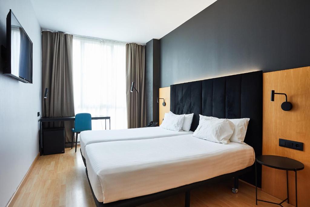 Situé dans le quartier calme de San Gervasi à Barcelone, cet élégant hôtel propose des chambres modernes avec connexion Internet gratuite.