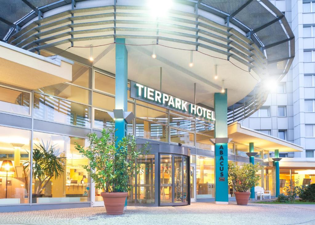 The ABACUS Tierpark hotel is directly opposite Tierpark Berlin – Europe’s largest animal park in Berlin’s Lichtenberg district.