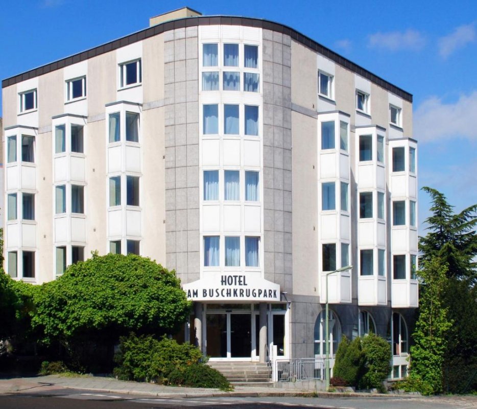 This hotel offers free Wi-Fi, good public transport links, and free parking.