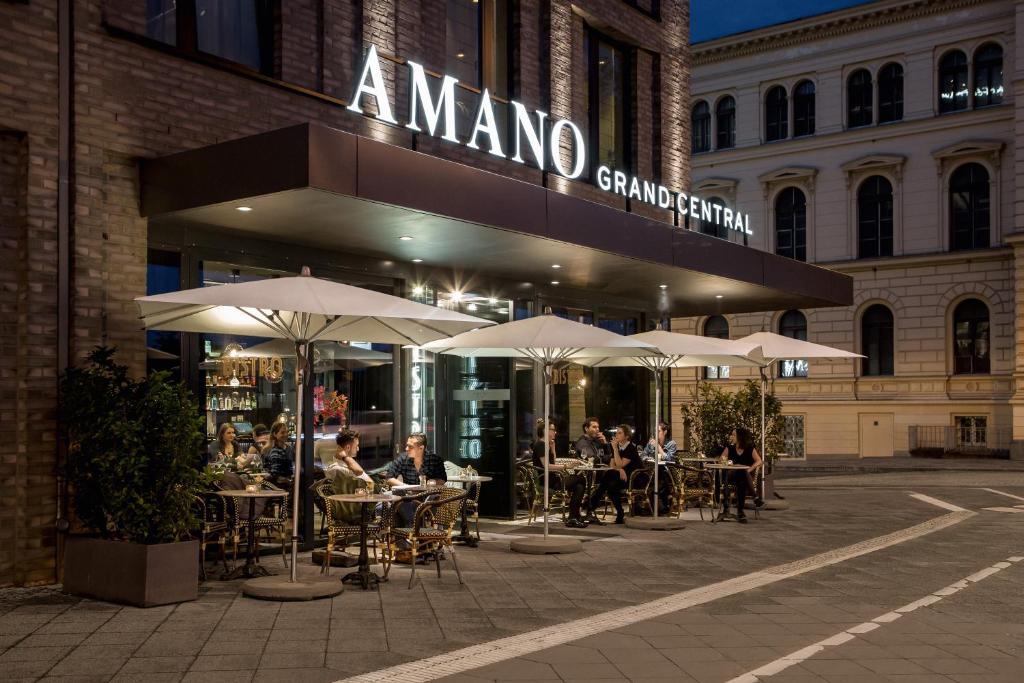 Attractively set in the centre of Berlin, Hotel AMANO Grand Central features air-conditioned rooms, a garden, free WiFi and a terrace.