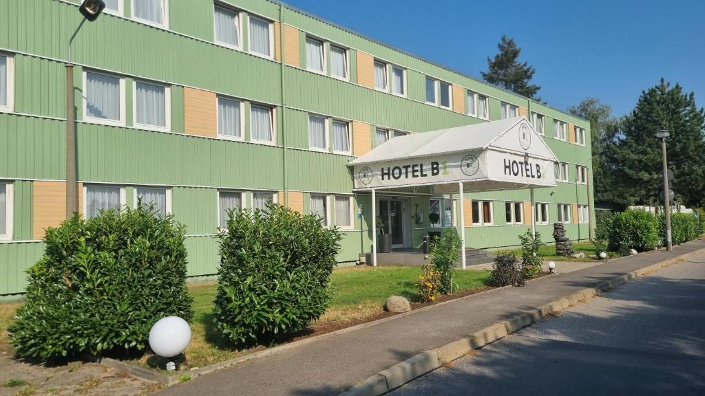 Hotel B1 welcomes you to a quiet side street in the Kaulsdorf district of Berlin.