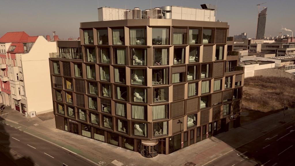 Situated in Berlin and with East Side Gallery reachable within 6.