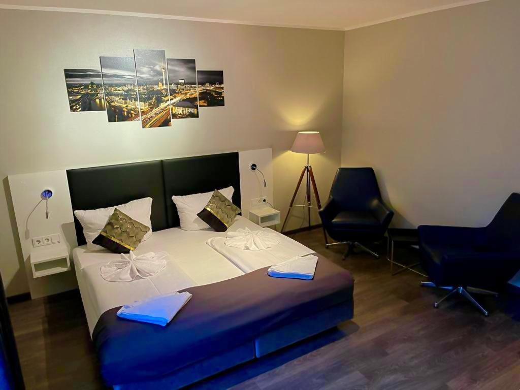 This hotel in Berlin’s Tiergarten district enjoys convenient transport links to local attractions, including the Brandenburg Gate and Kurfürstendamm...