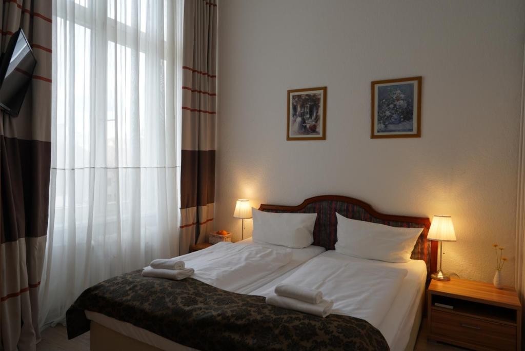 Boasting excellent public transport connections, this family-run hotel in Berlin’s Charlottenburg district sits conveniently between the Kurfürstendamm...