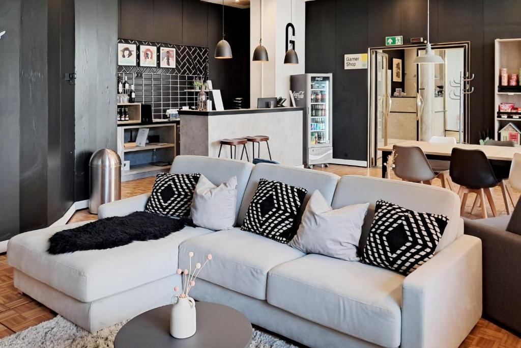 Ideally located in the Charlottenburg-Wilmersdorf district of Berlin, Garner Hotel Berlin - Ku'Damm by IHG is set 1.4 km from Kurfürstendamm, 3.