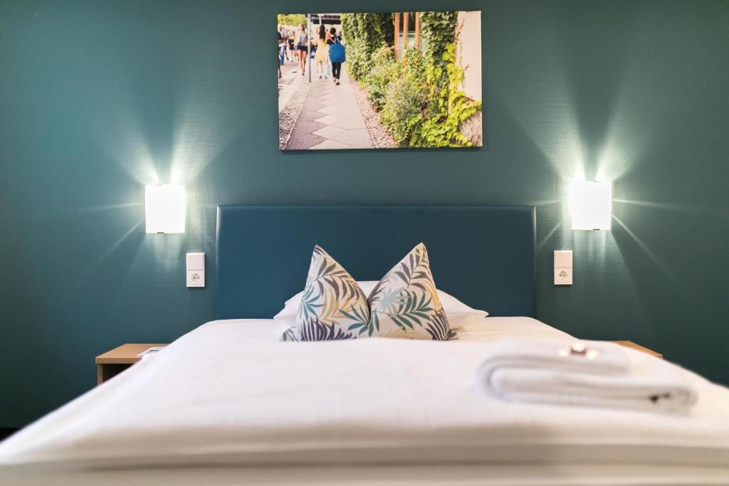 Dating from 1861, this 3-star hotel offers free internet in the rooms, traditional cuisine and a central location in Berlin.
